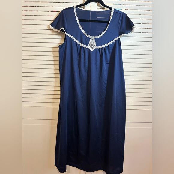 Vintage 1960s Nylon Nightgown - Picture 2 of 6